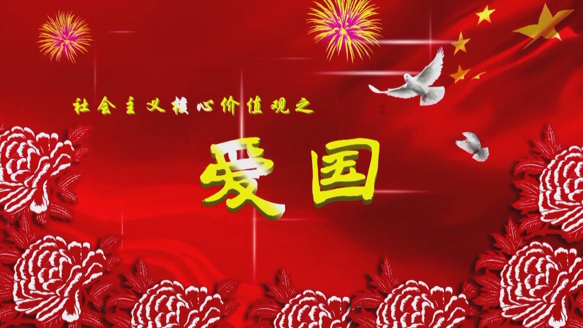 加沙无家可归男童雨中烤火 仅穿短袖瑟瑟发抖